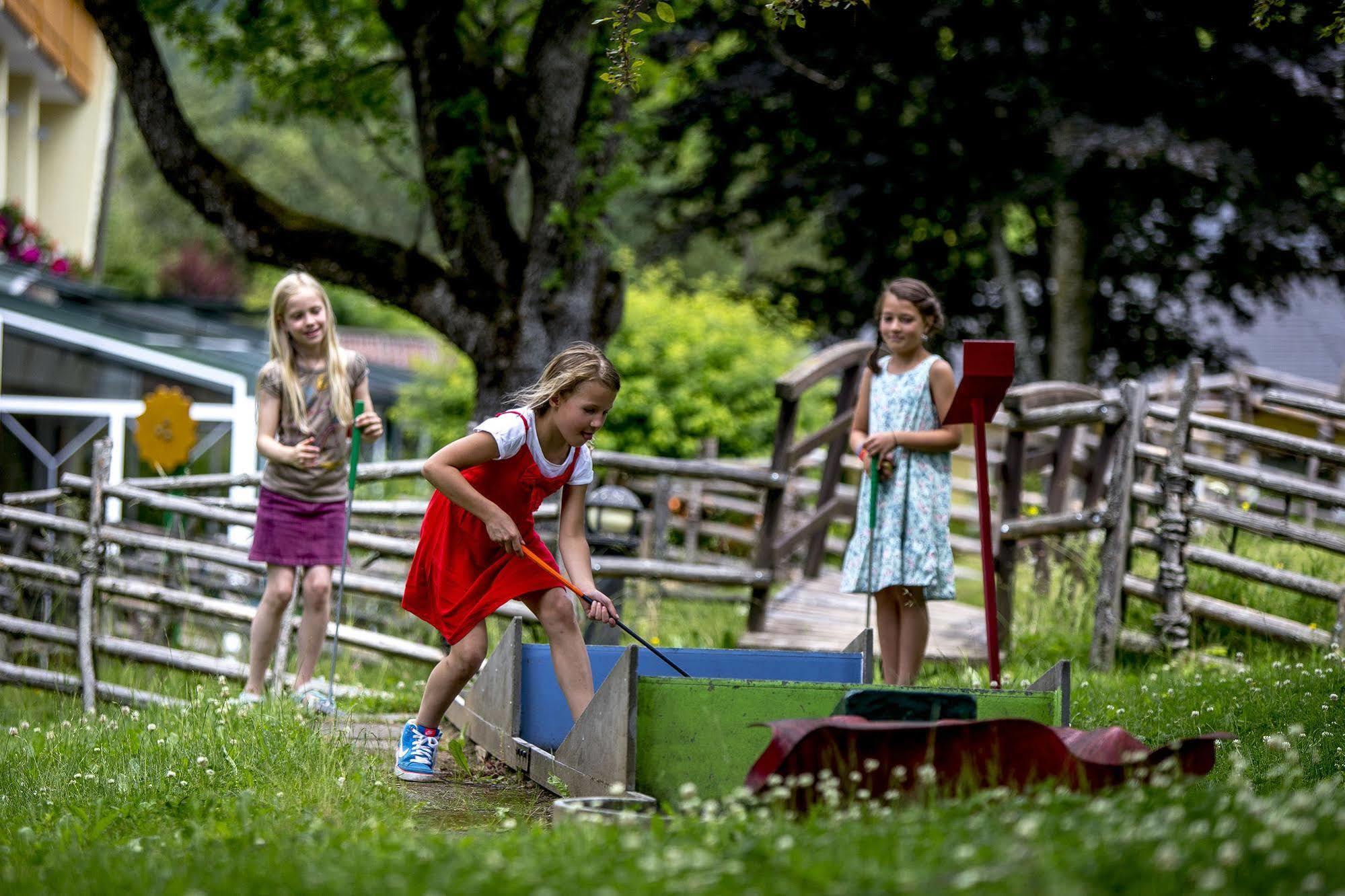 Family & Sporthotel Kaerntnerhof Bad Kleinkirchheim Dış mekan fotoğraf